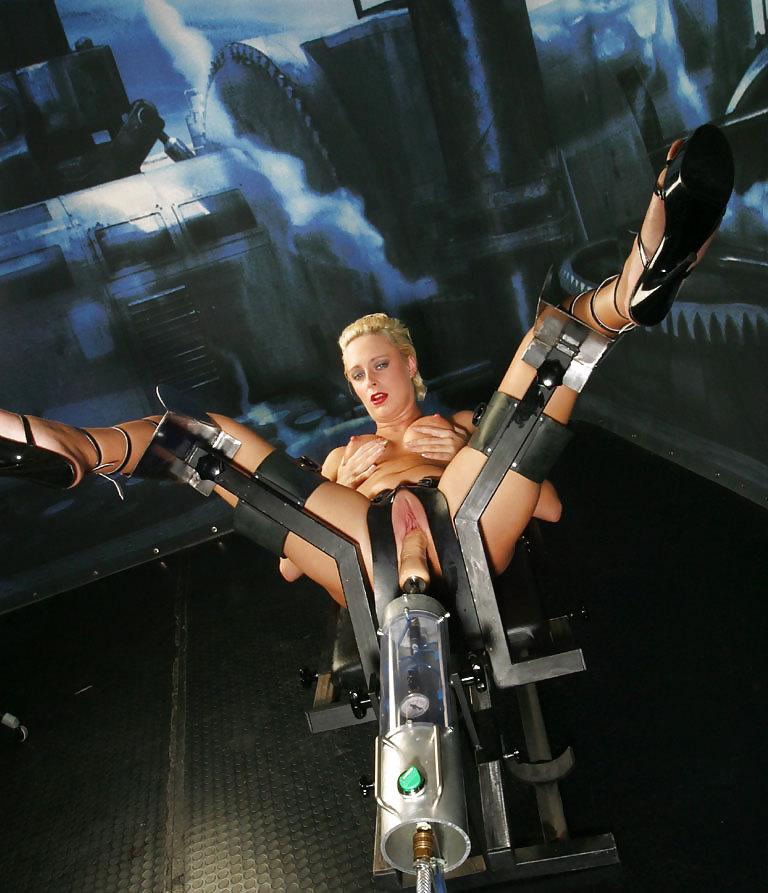16P Blonde goddess uses fucking machine