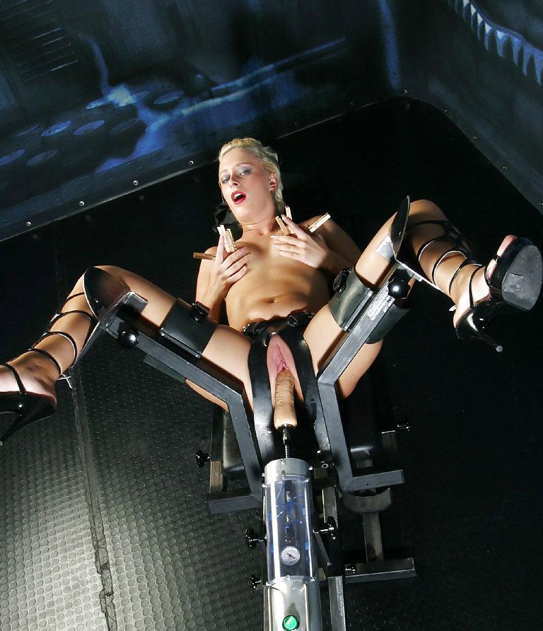 16P Blonde goddess uses fucking machine