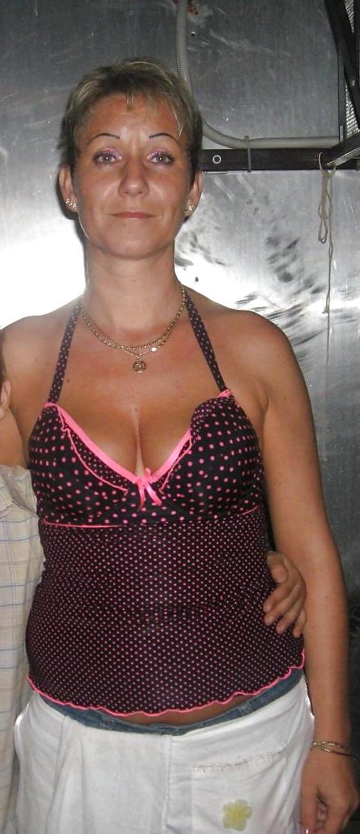 25P Neighbors mom and her friends