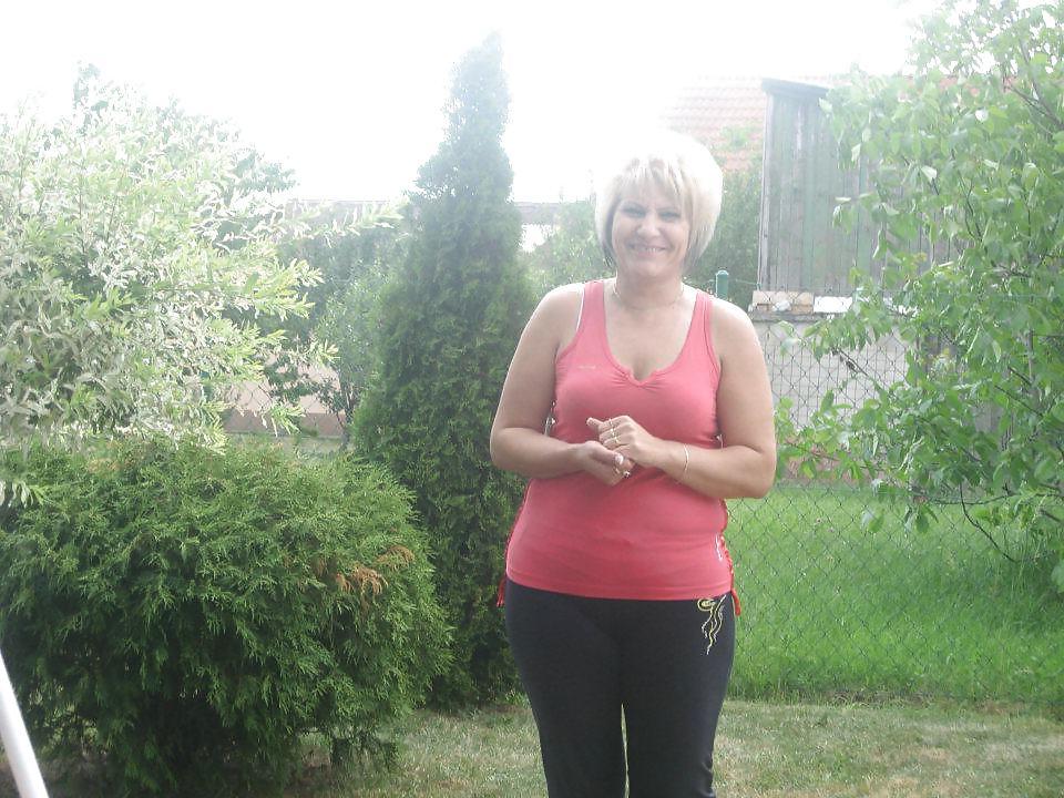 25P Neighbors mom and her friends