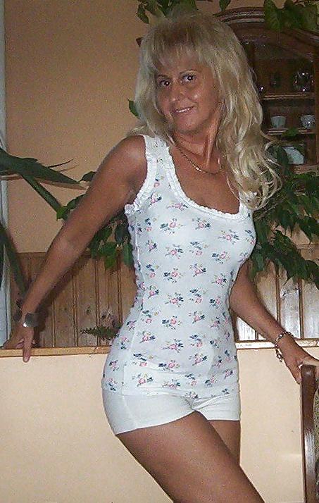 25P Neighbors mom and her friends