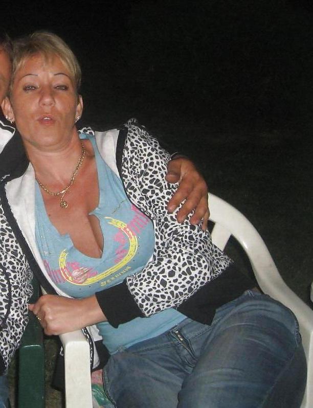 25P Neighbors mom and her friends