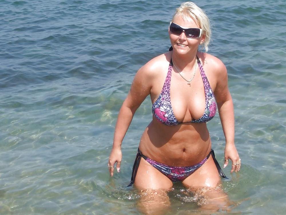 25P Neighbors mom and her friends