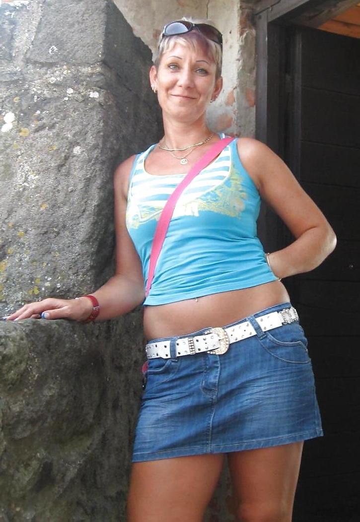 25P Neighbors mom and her friends