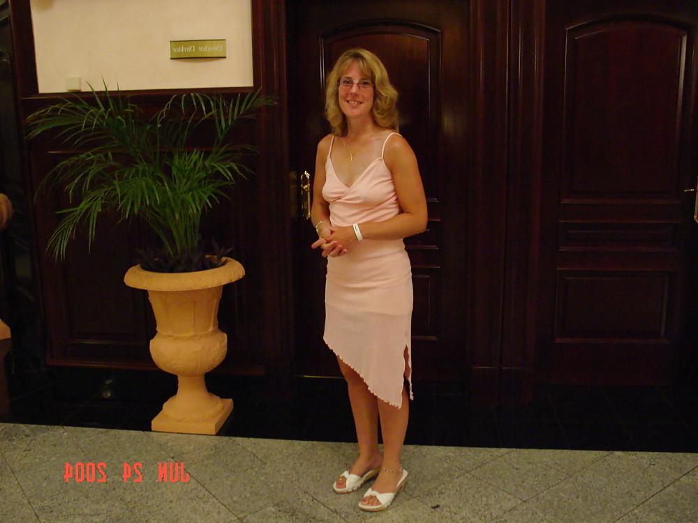 25P British MILF Allie