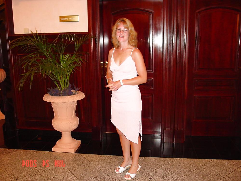 25P British MILF Allie