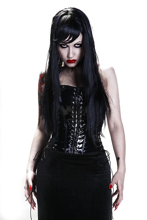18P Punk Rock Girls