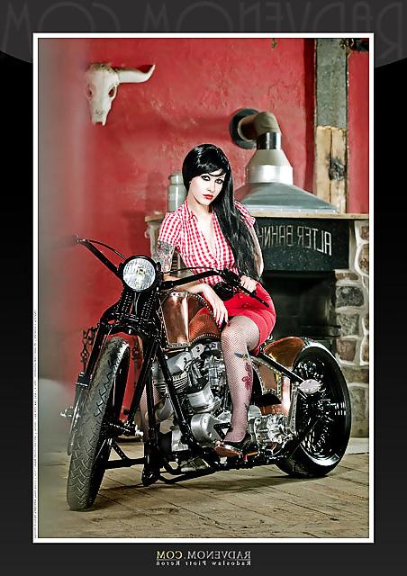 18P Punk Rock Girls