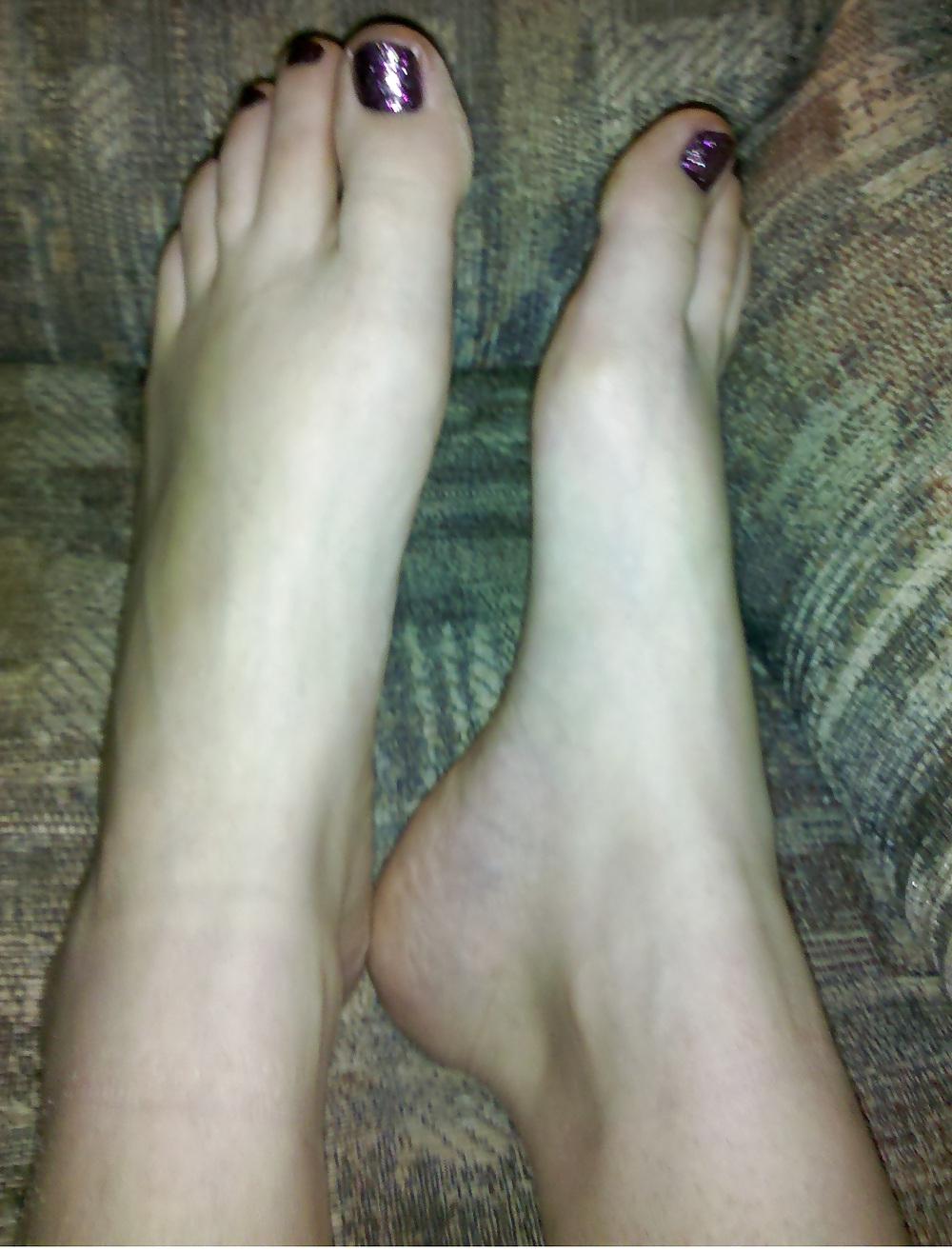 25P Sexy milf toes on cock