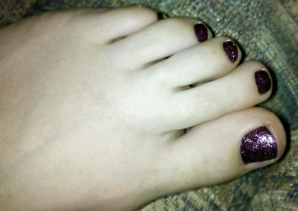 25P Sexy milf toes on cock