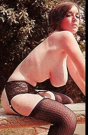 24P Busty Retro Queen - Harriet Geller