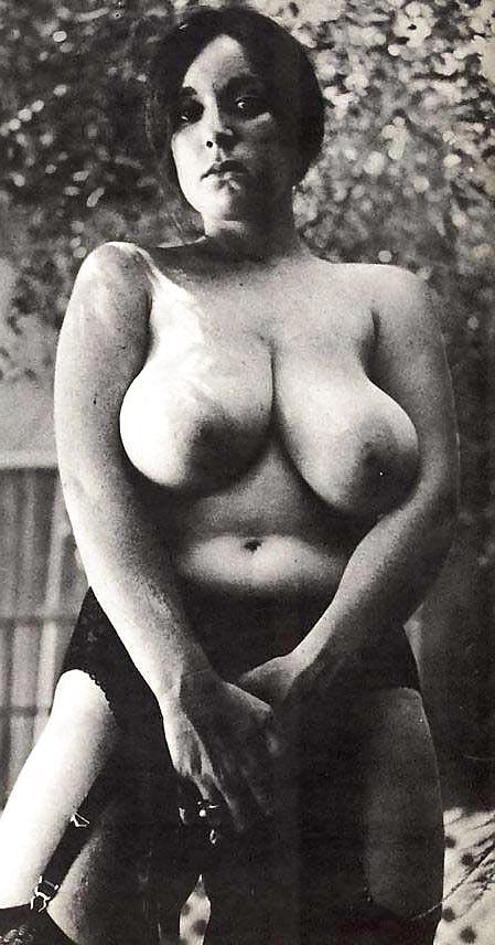 24P Busty Retro Queen - Harriet Geller