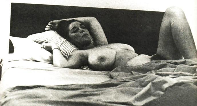 24P Busty Retro Queen - Harriet Geller