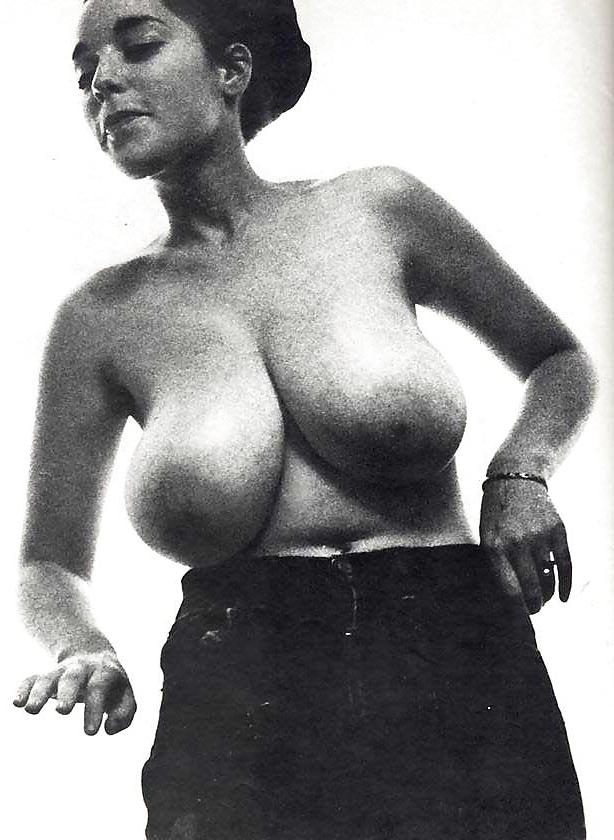 24P Busty Retro Queen - Harriet Geller