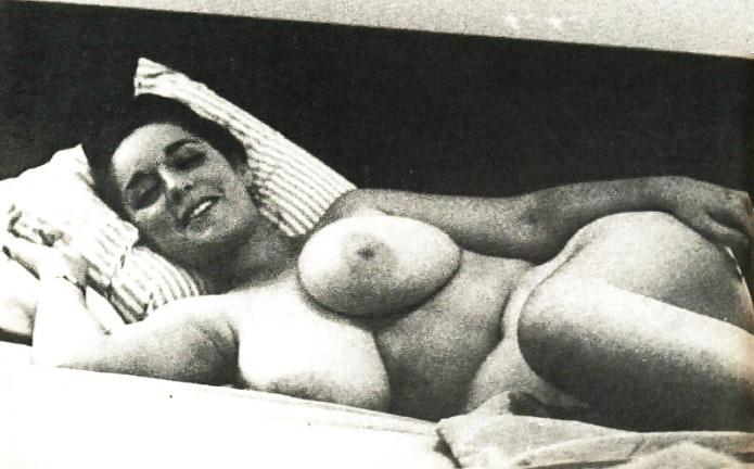 24P Busty Retro Queen - Harriet Geller