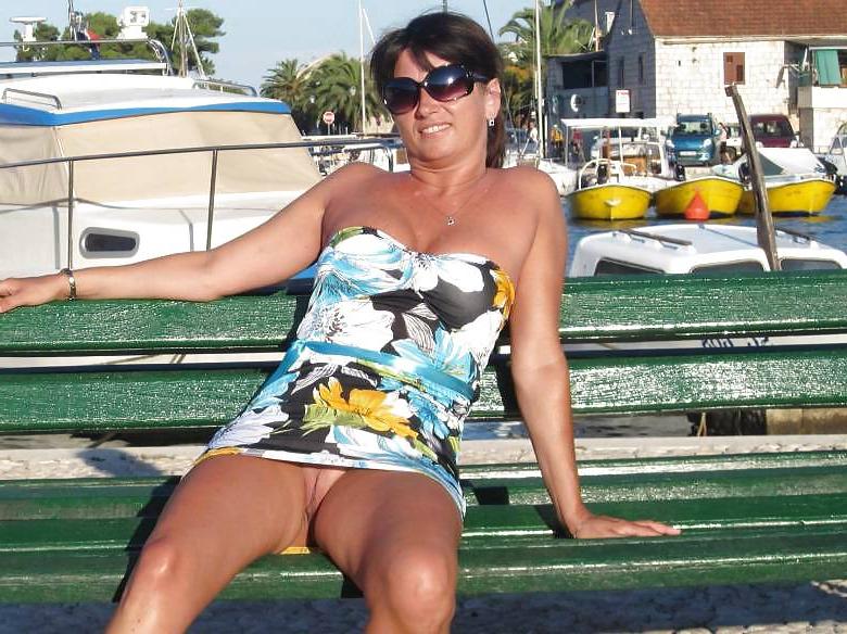 25P Women in public