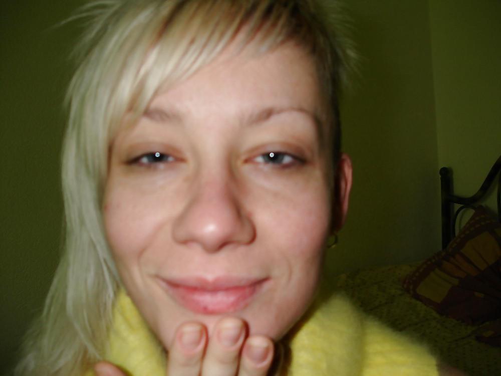 19P Hot blonde punk girl