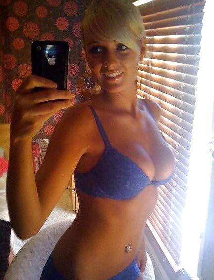 25P Nasty babes selfshot