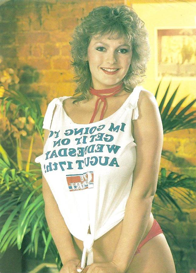 22P Busty Retro Queen - Carolyn M