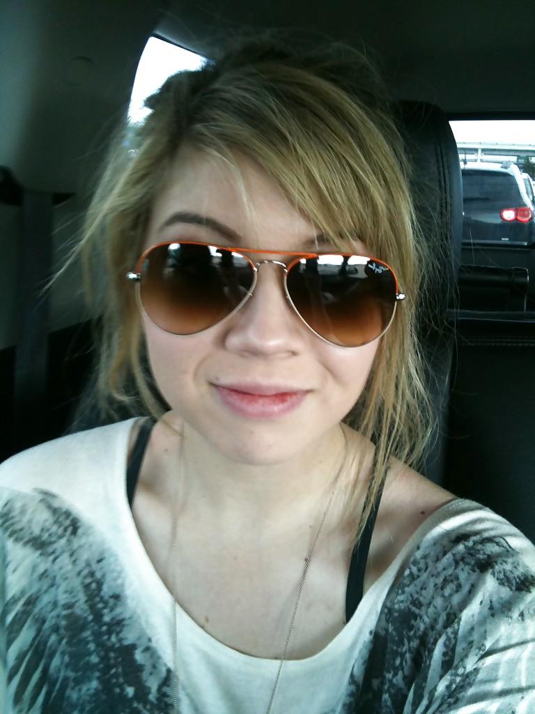 15P Jennette McCurdy sexy bitch