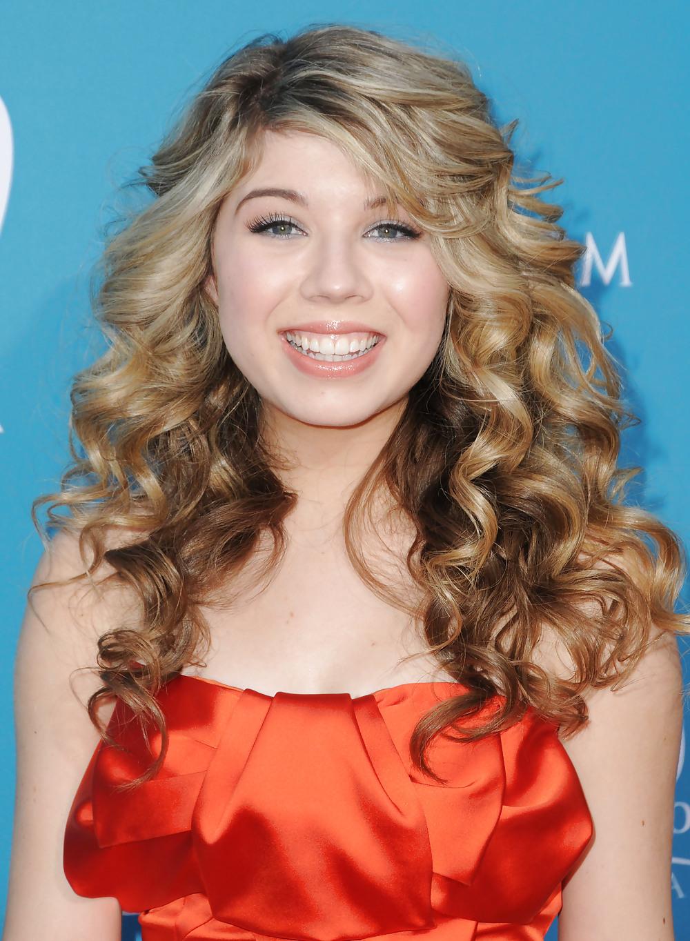 15P Jennette McCurdy sexy bitch