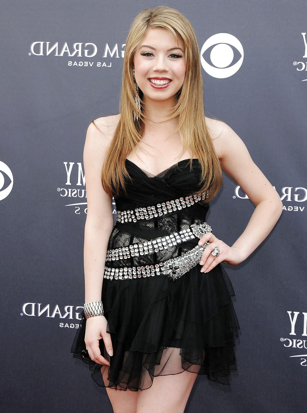 15P Jennette McCurdy sexy bitch