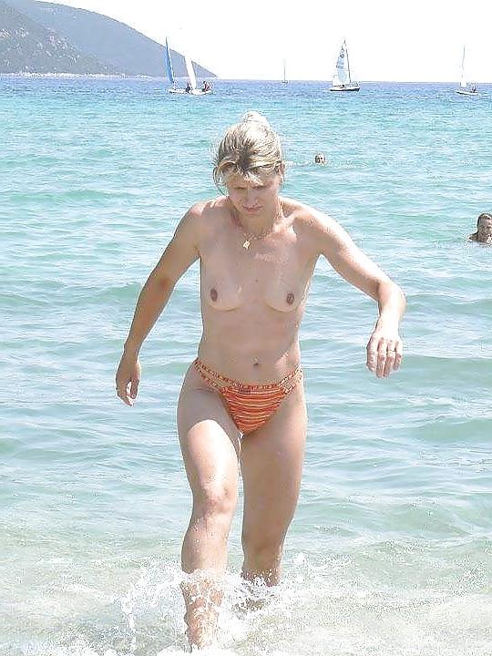 24P Amateur Topless 1