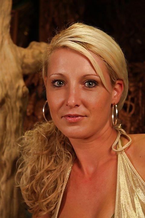 9P Amateur Dutch sexy bitch dirty comments please
