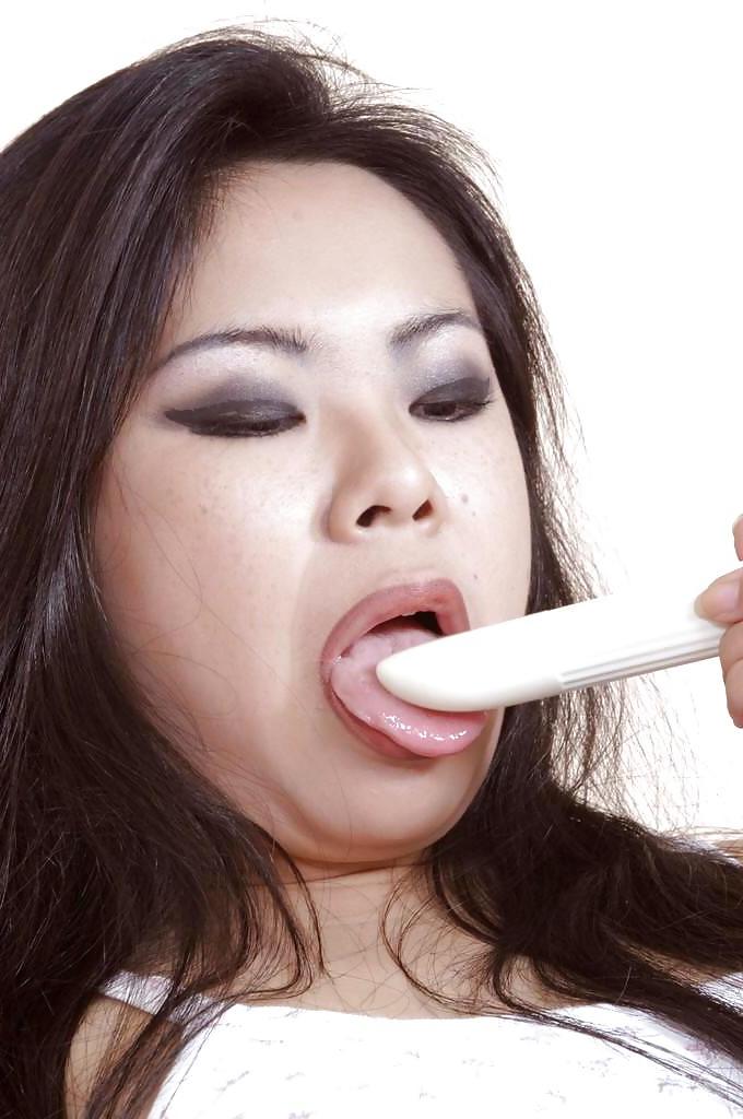 20P Asian goddess pleasuring herself