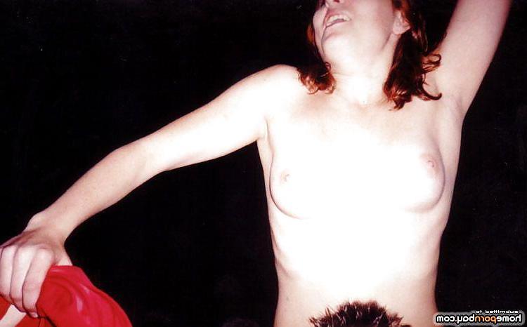 25P Flashing round boobies in public