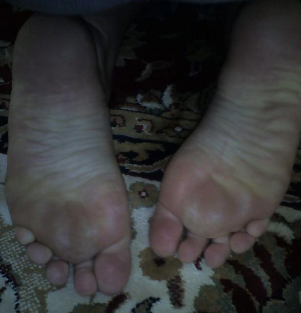 16P Female feet some exgilrs feet