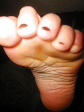 16P Female feet some exgilrs feet