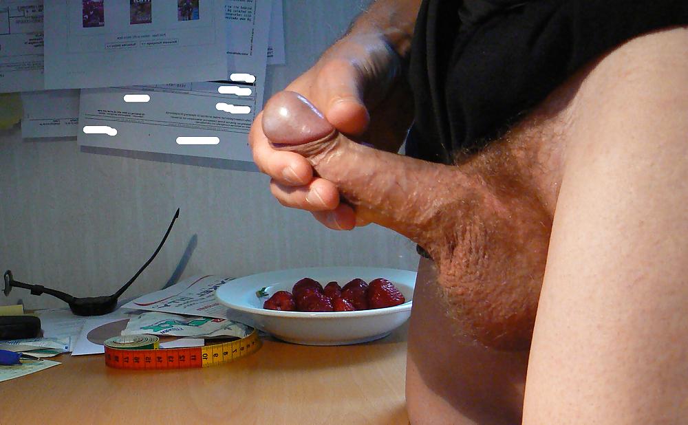 12P Strawberries with nasty tasty cumcream!