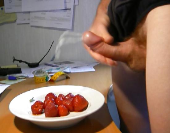 12P Strawberries with nasty tasty cumcream!