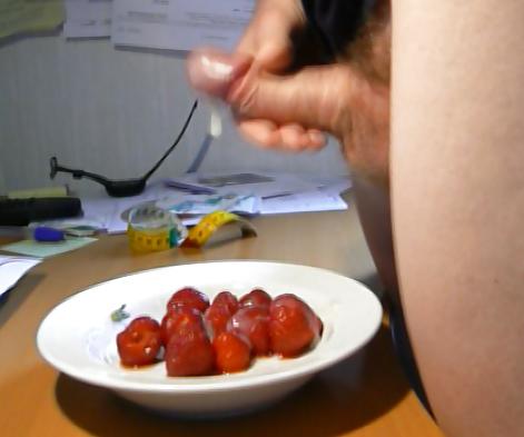 12P Strawberries with nasty tasty cumcream!