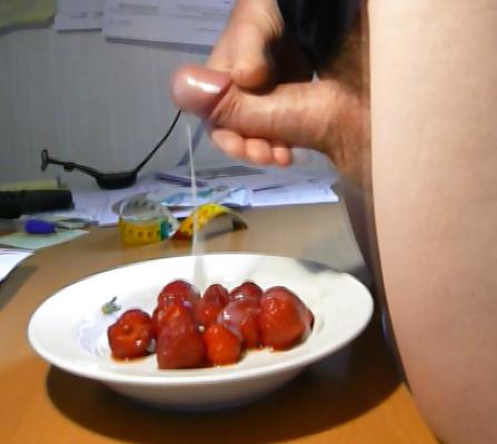 12P Strawberries with nasty tasty cumcream!