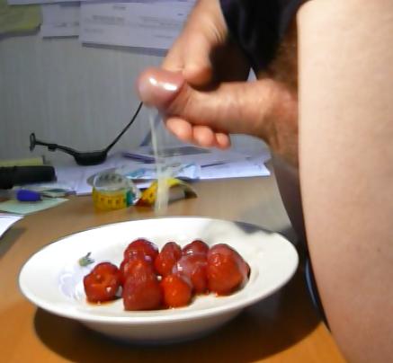 12P Strawberries with nasty tasty cumcream!
