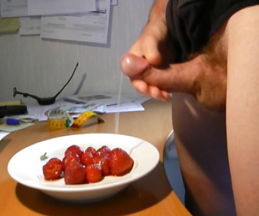 12P Strawberries with nasty tasty cumcream!