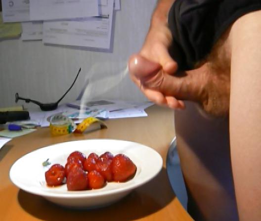 12P Strawberries with nasty tasty cumcream!