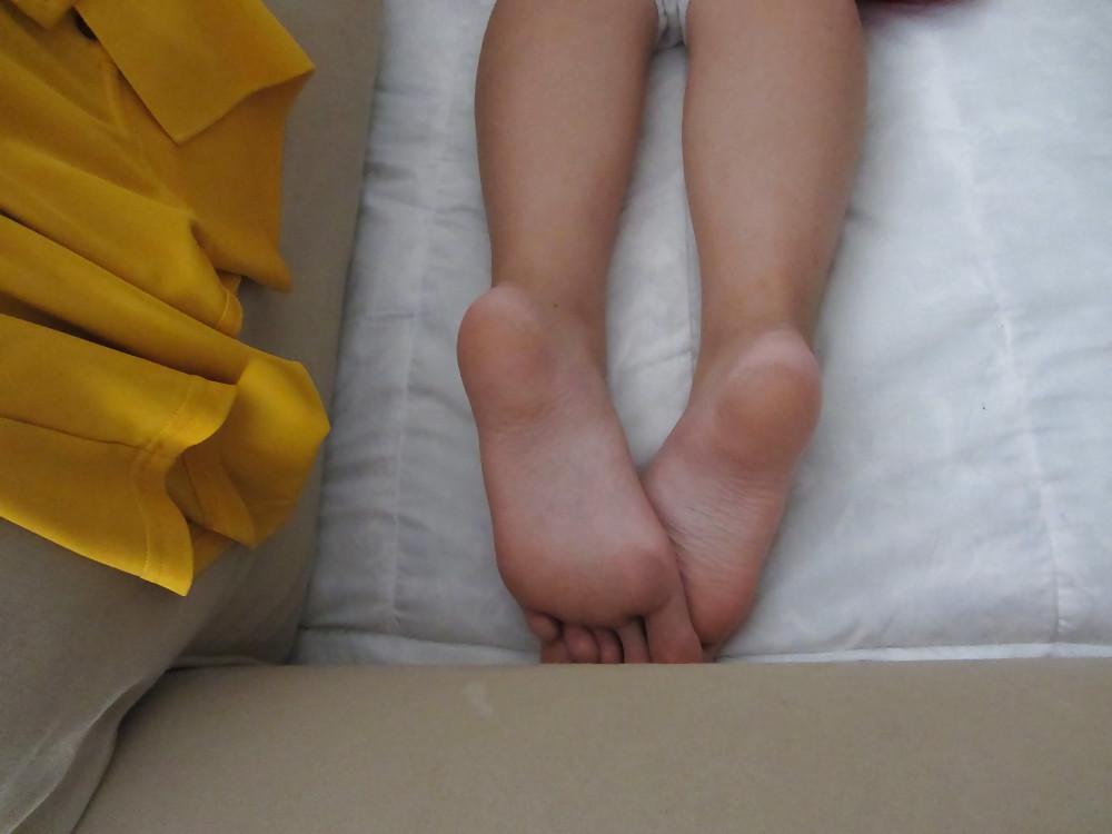 8P Female Feet