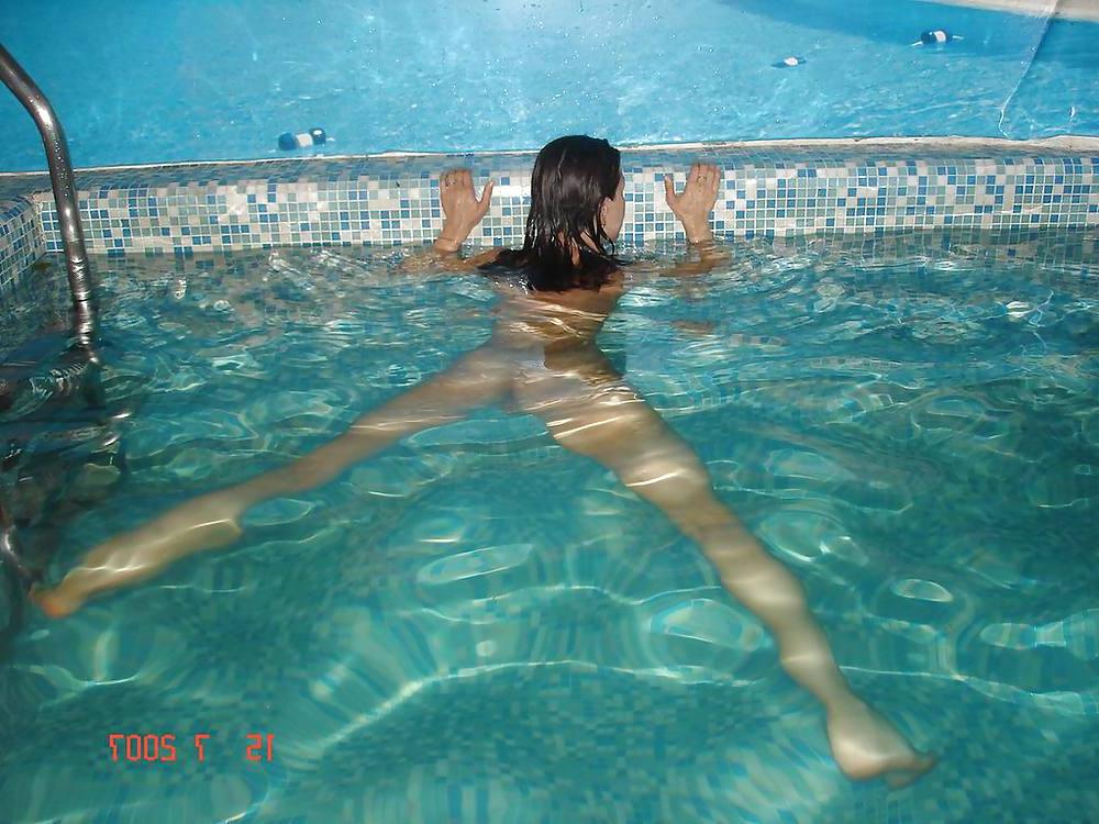 14P Pool Play girl