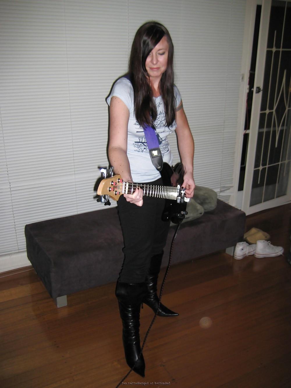 9P Rocker bitch loves to blow