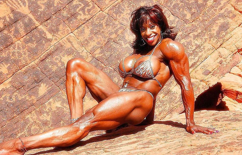 25P Stunning ebony bodybuilding goddess