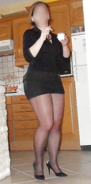 25P Mature-chubby clothed babes showing their sexy legs 3