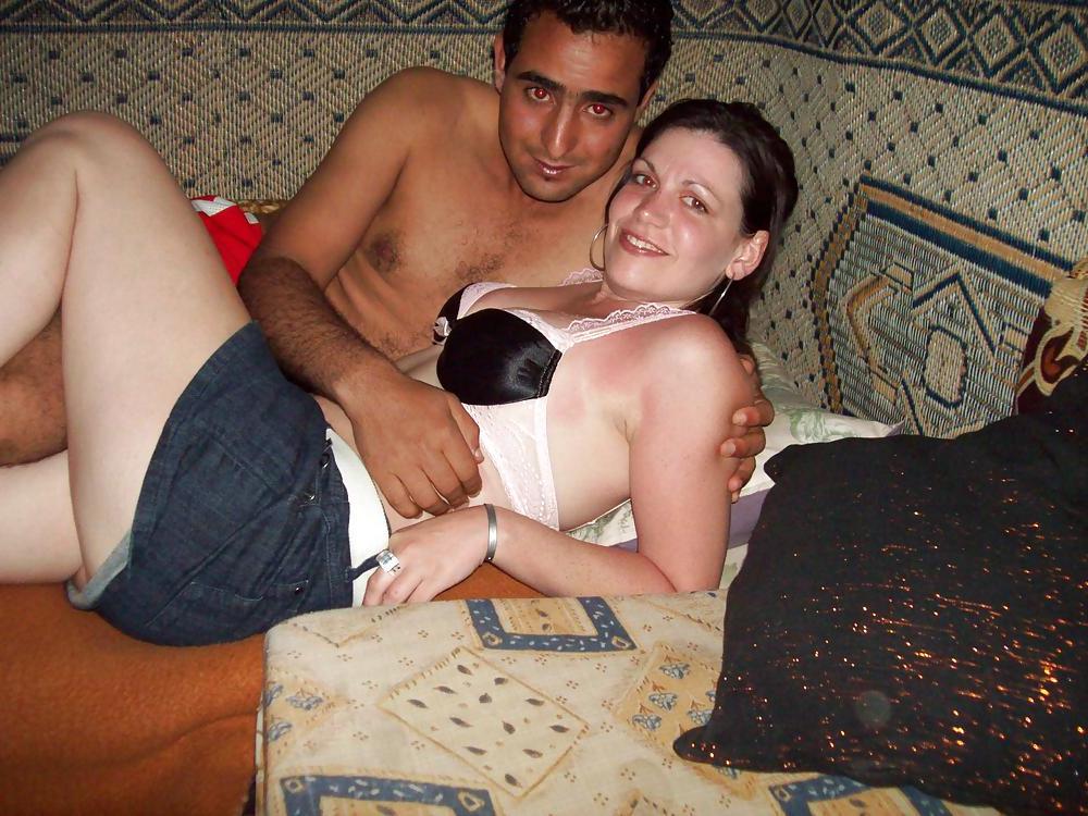 25P Mature-chubby clothed babes showing their sexy legs 3