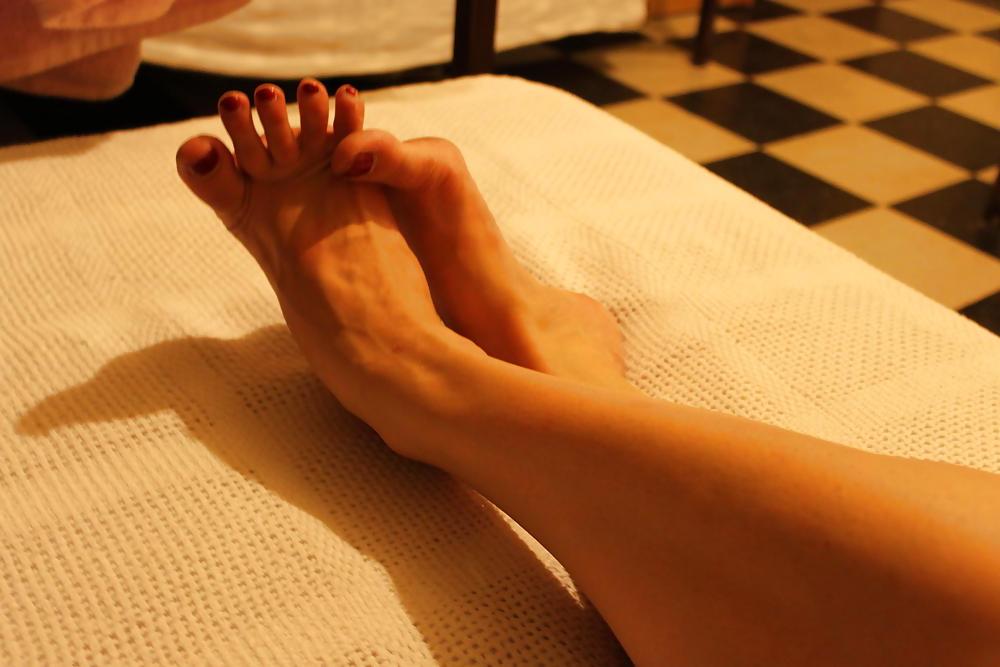 7P Blonde teen feet