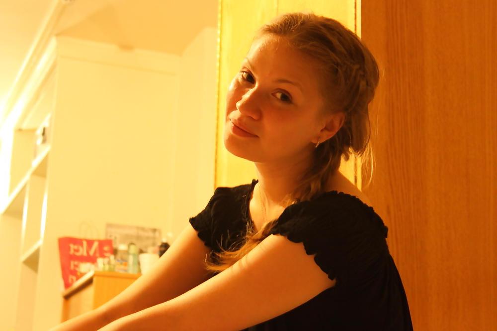 7P Blonde teen feet