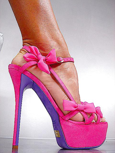 25P SEXXY SHOES FEET AND LEGS