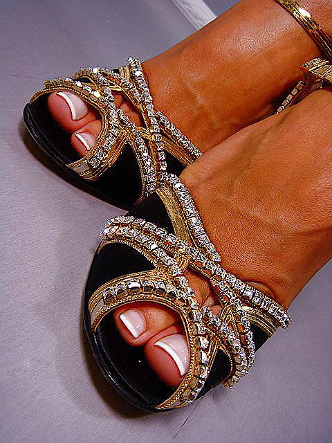 25P SEXXY SHOES FEET AND LEGS