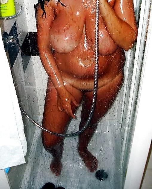 18P JUGGS in the shower